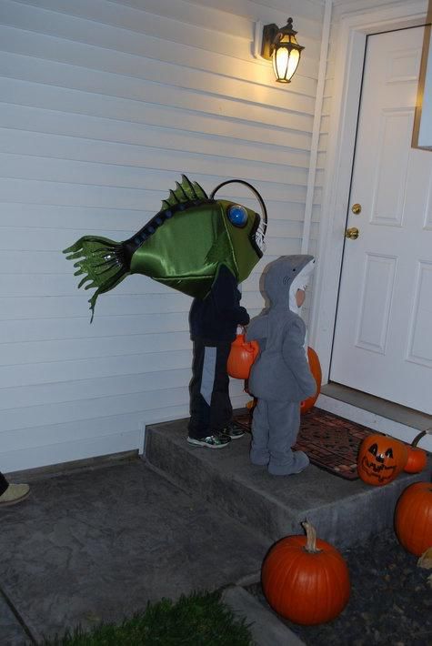 trick-or-treating-in-fish-costumes-for-halloween.jpg