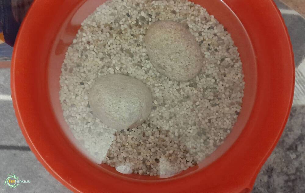 таз С ГАЛЬКОЙ И КАМНЯМИ.jpg